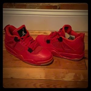 Women’s Air Jordan 4 Retro NRG size 7.5